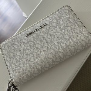 BRAND NEW never used michael kors wallet or wristlet
